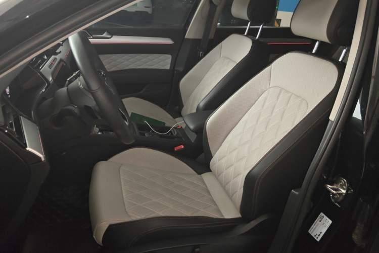 Used Volkswagen Magotan 2023 2 Million Units Commemorative Edition 330TSI DSG Luxury Version Left Front Seat