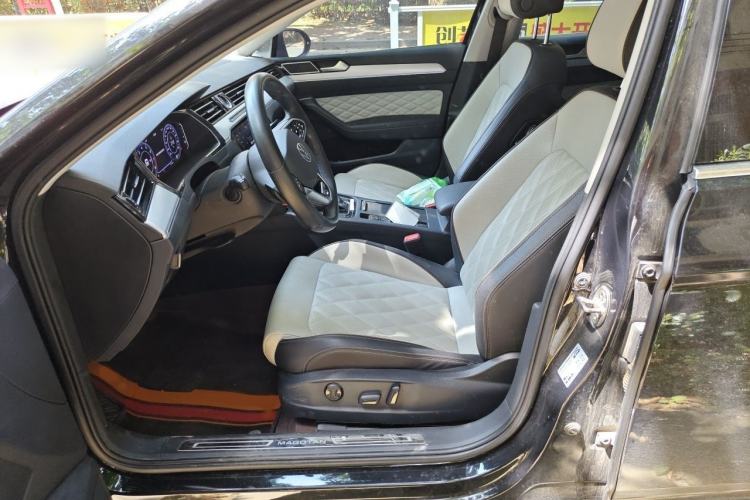 Used Volkswagen Magotan 2023 2 Million Units Commemorative Edition 330TSI DSG Luxury Version Left Front Seat
