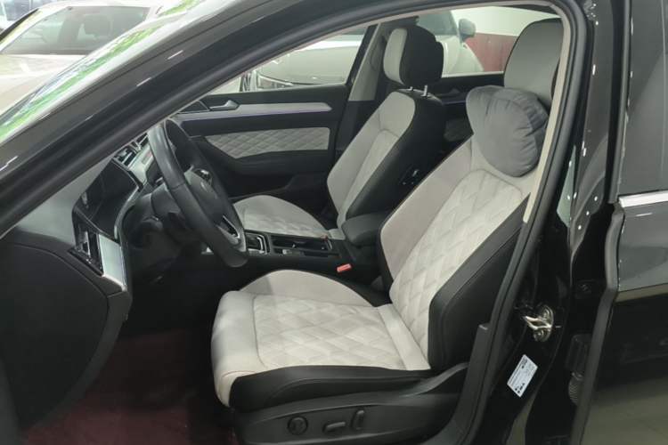 Used Volkswagen Magotan 2023 2 Million Units Commemorative Edition 330TSI DSG Luxury Version Left Front Seat