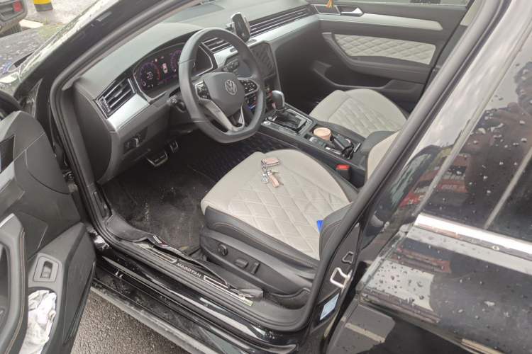 Used Volkswagen Magotan 2023 2 Million Units Commemorative Edition 330TSI DSG Luxury Version Left Front Seat