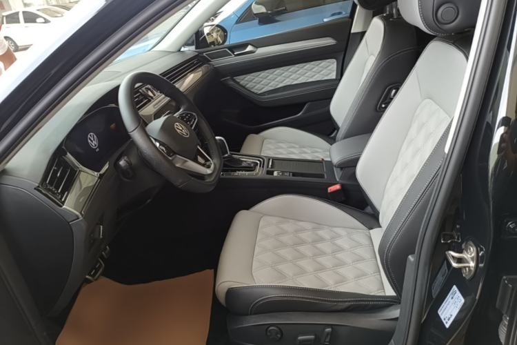 Used Volkswagen Magotan 2023 2 Million Units Limited Edition 330TSI DSG Leading Version Left Front Seat