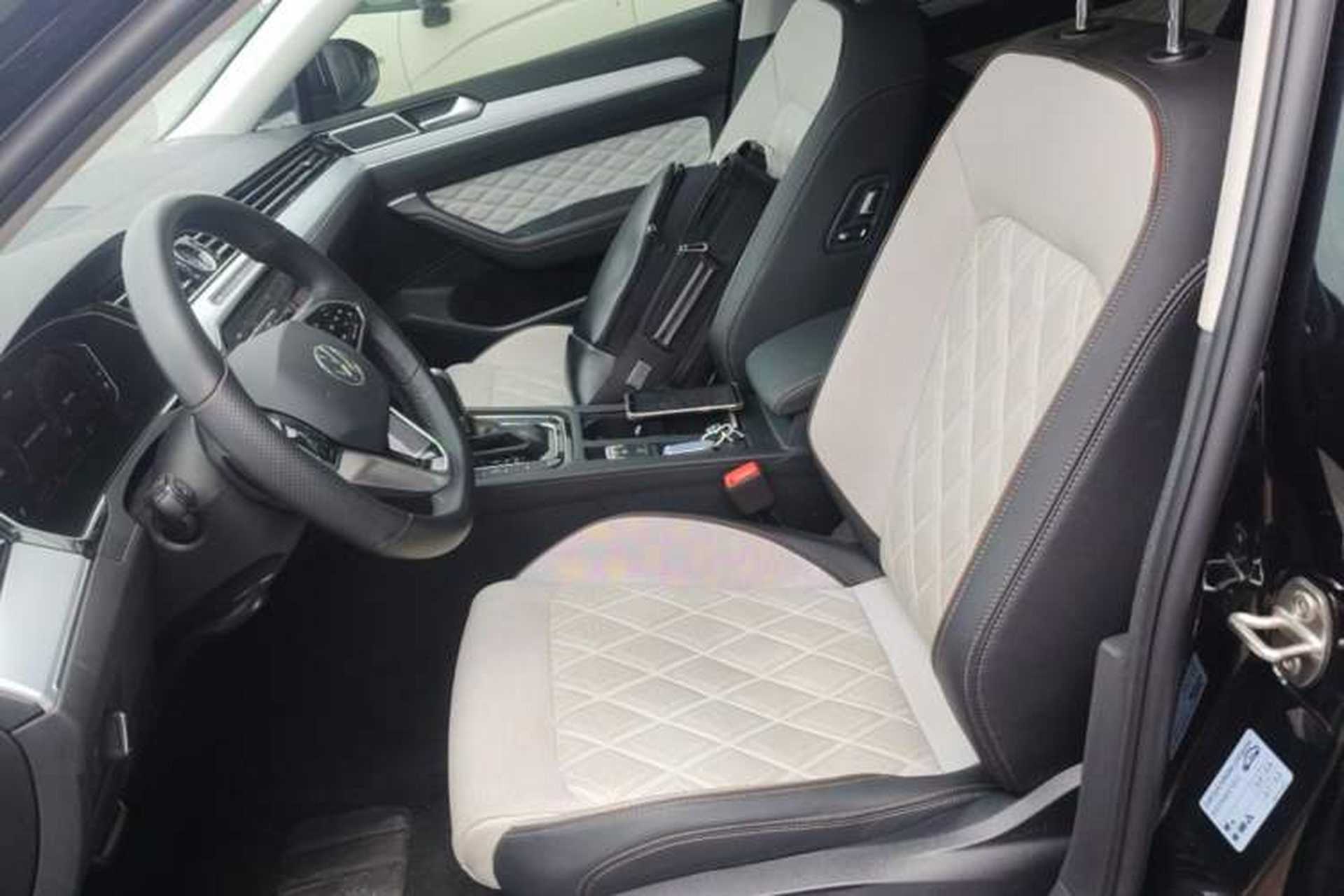 Used Volkswagen Magotan 2023 2 Million Units Commemorative Edition 330TSI DSG Luxury Version Left Front Seat