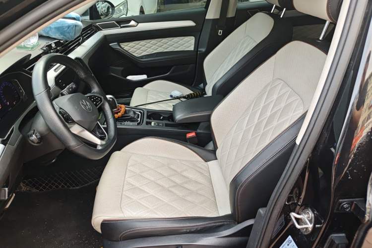 Used Volkswagen Magotan 2023 2 Million Units Commemorative Edition 330TSI DSG Luxury Version Left Front Seat