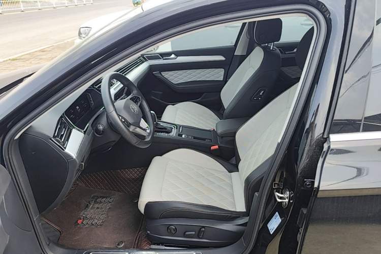 Used Volkswagen Magotan 2023 2 Million Units Commemorative Edition 330TSI DSG Luxury Version Left Front Seat