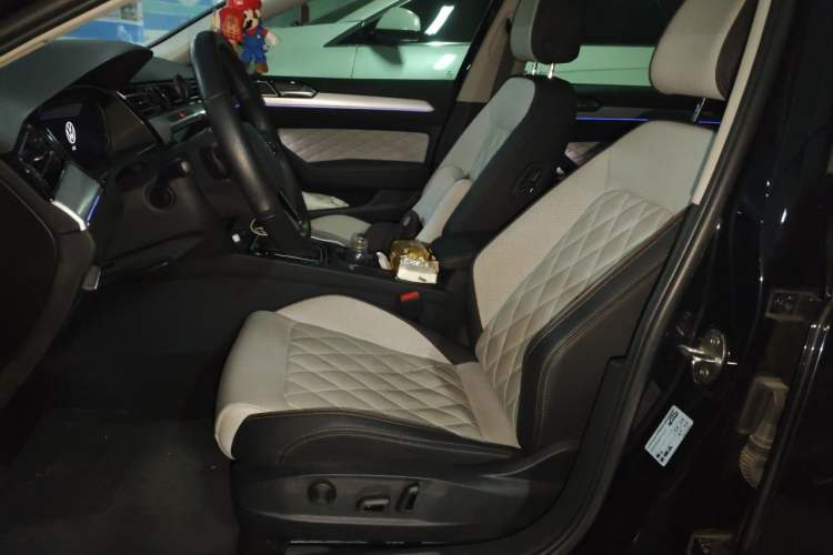 Used Volkswagen Magotan 2023 2 Million Units Commemorative Edition 330TSI DSG Luxury Version Left Front Seat