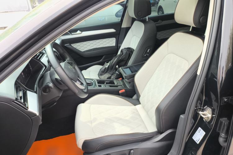 Used Volkswagen Magotan 2023 2 Million Units Commemorative Edition 330TSI DSG Luxury Version Left Front Seat