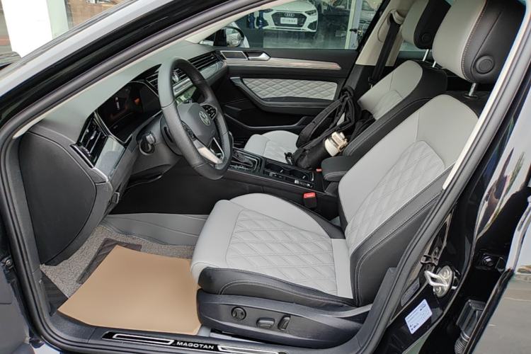 Used Volkswagen Magotan 2023 2 Million Units Limited Edition 330TSI DSG Leading Version Left Front Seat