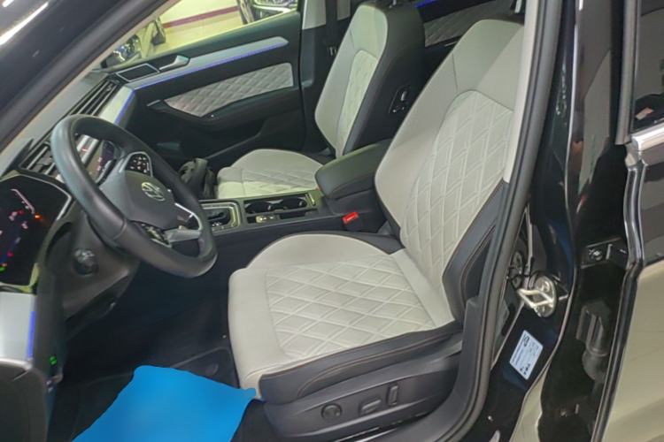 Used Volkswagen Magotan 2023 2 Million Units Commemorative Edition 330TSI DSG Luxury Version Left Front Seat