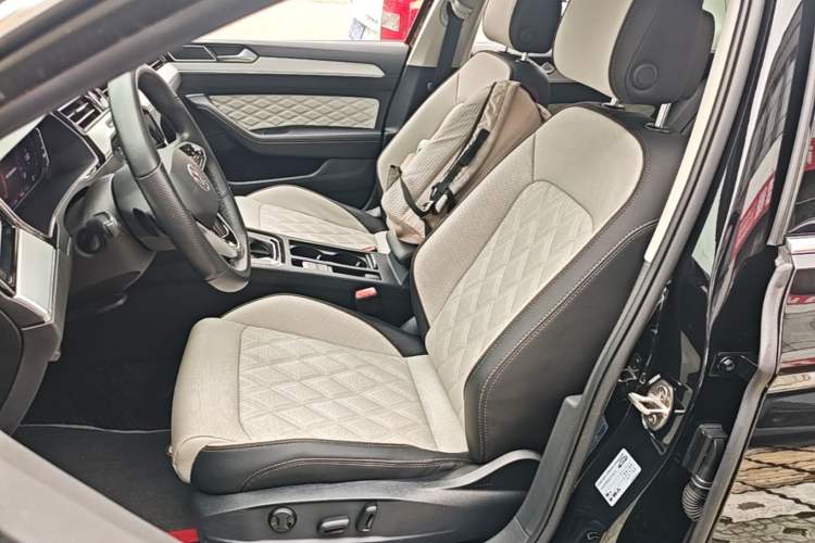 Used Volkswagen Magotan 2023 2 Million Units Commemorative Edition 330TSI DSG Luxury Version Left Front Seat