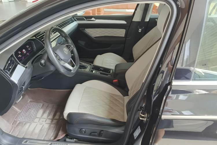 Used Volkswagen Magotan 2023 2 Million Units Commemorative Edition 330TSI DSG Luxury Version Left Front Seat
