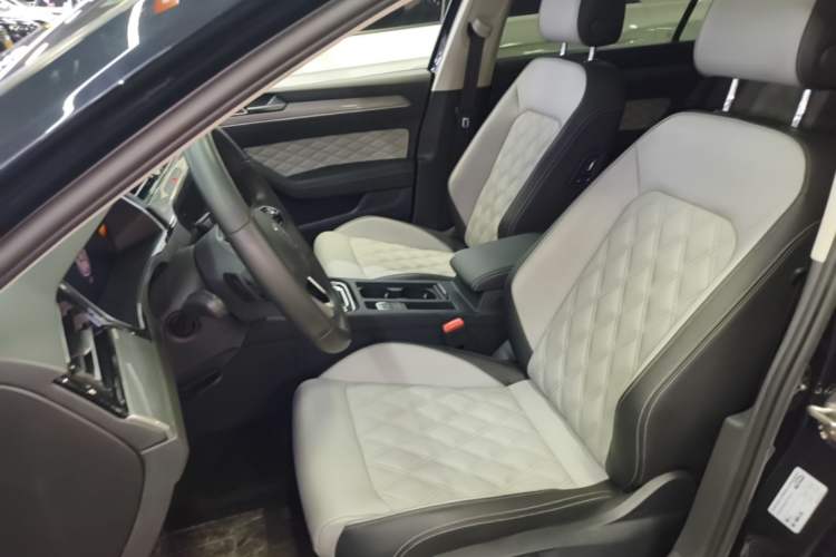 Used Volkswagen Magotan 2023 2 Million Units Limited Edition 330TSI DSG Leading Version Left Front Seat