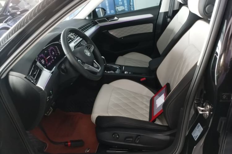 Used Volkswagen Magotan 2023 2 Million Units Commemorative Edition 330TSI DSG Luxury Version Left Front Seat