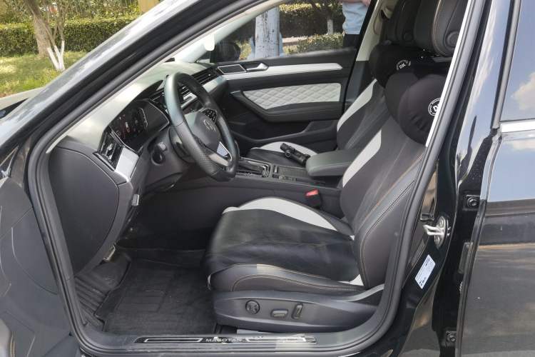Used Volkswagen Magotan 2023 2 Million Units Commemorative Edition 330TSI DSG Luxury Version Left Front Seat