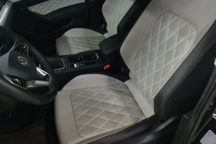 Used Volkswagen Magotan 2023 2 Million Units Commemorative Edition 330TSI DSG Luxury Version Left Front Seat