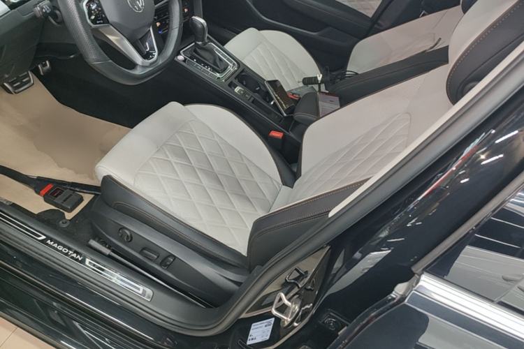 Used Volkswagen Magotan 2023 2 Million Units Commemorative Edition 330TSI DSG Luxury Version Left Front Seat