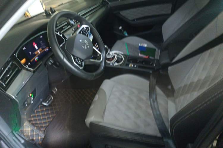 Used Volkswagen Magotan 2023 2 Million Units Limited Edition 330TSI DSG Leading Version Left Front Seat