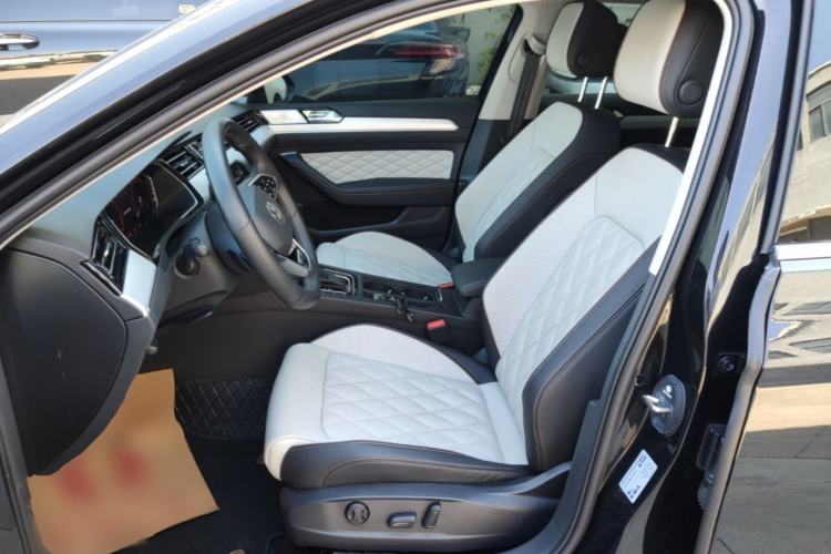 Used Volkswagen Magotan 2023 2 Million Units Commemorative Edition 330TSI DSG Luxury Version Left Front Seat