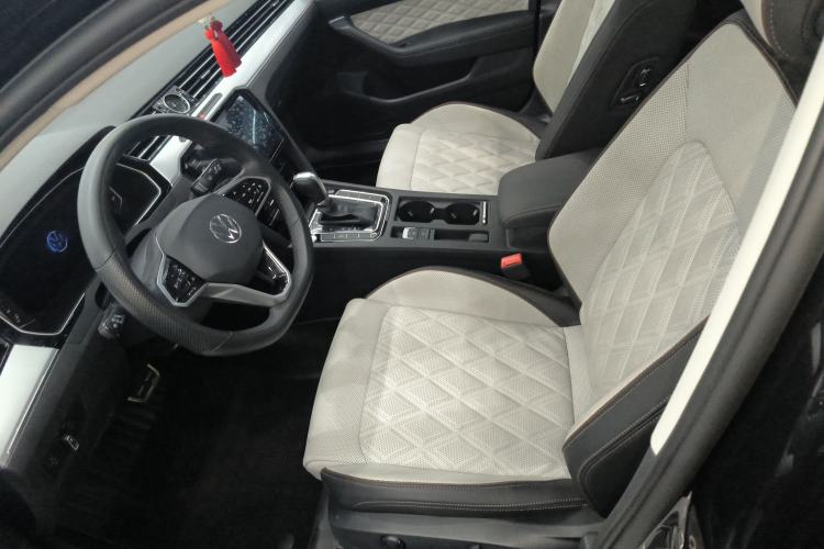Used Volkswagen Magotan 2023 2 Million Units Commemorative Edition 330TSI DSG Luxury Version Left Front Seat