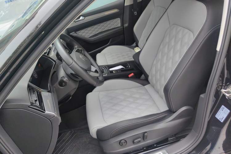 Used Volkswagen Magotan 2023 2 Million Units Limited Edition 330TSI DSG Leading Version Left Front Seat