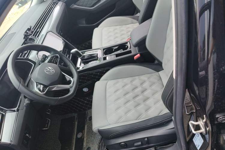Used Volkswagen Magotan 2023 2 Million Units Limited Edition 330TSI DSG Leading Version Left Front Seat