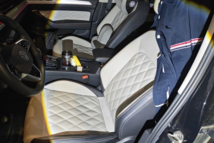 Used Volkswagen Magotan 2023 2 Million Units Commemorative Edition 330TSI DSG Luxury Version Left Front Seat