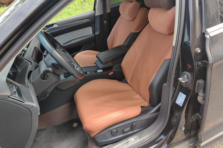 Used Volkswagen Magotan 2023 2 Million Units Commemorative Edition 330TSI DSG Luxury Version Left Front Seat
