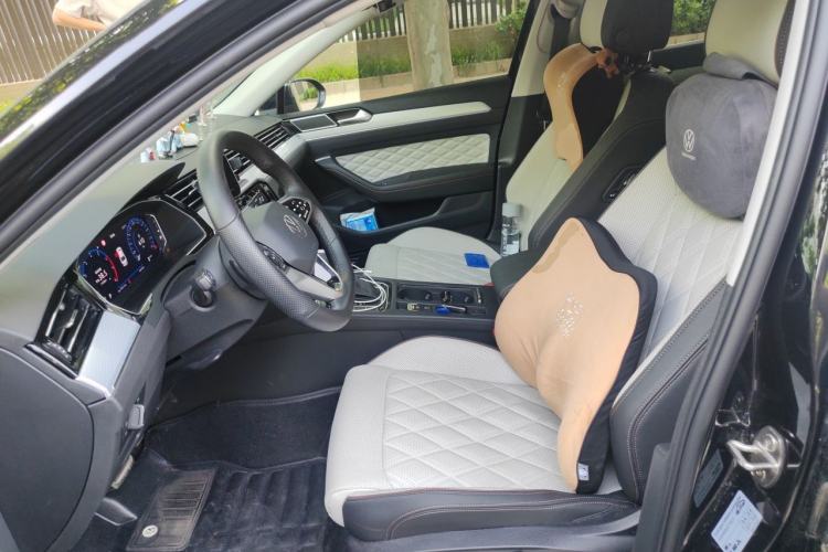 Used Volkswagen Magotan 2023 2 Million Units Commemorative Edition 330TSI DSG Luxury Version Left Front Seat
