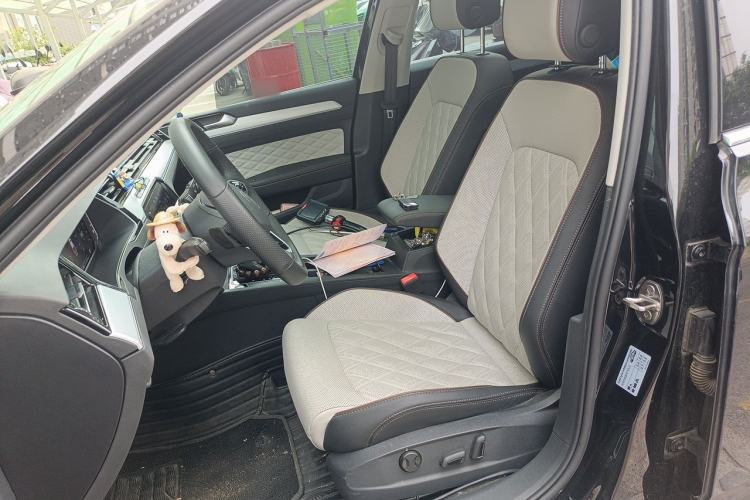 Used Volkswagen Magotan 2023 2 Million Units Commemorative Edition 330TSI DSG Luxury Version Left Front Seat