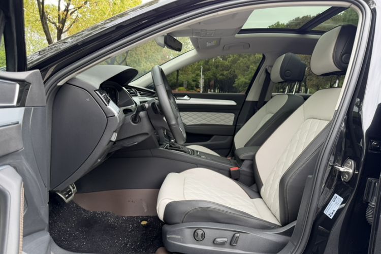Used Volkswagen Magotan 2023 2 Million Units Commemorative Edition 330TSI DSG Luxury Version Left Front Seat