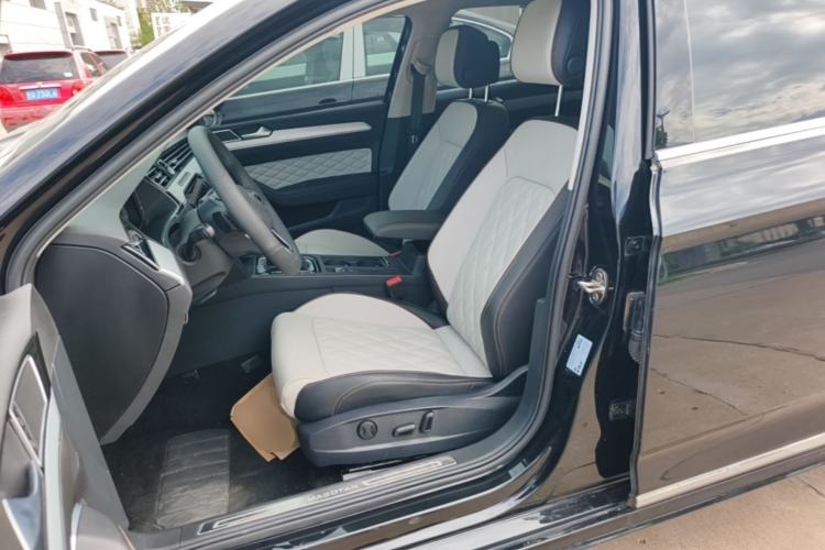 Used Volkswagen Magotan 2023 2 Million Units Limited Edition 330TSI DSG Leading Version Left Front Seat