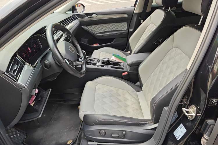 Used Volkswagen Magotan 2023 2 Million Units Limited Edition 330TSI DSG Leading Version Left Front Seat