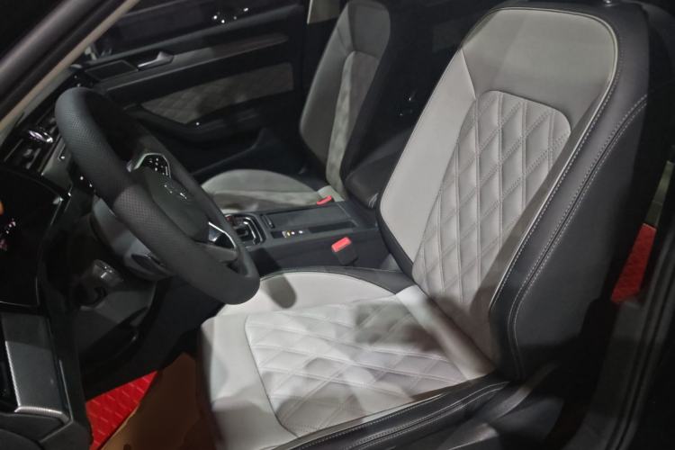 Used Volkswagen Magotan 2023 2 Million Units Limited Edition 330TSI DSG Leading Version Left Front Seat