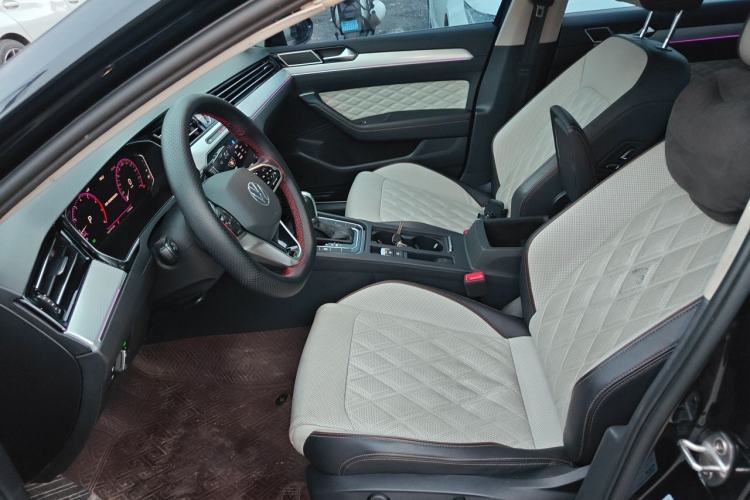 Used Volkswagen Magotan 2023 2 Million Units Commemorative Edition 330TSI DSG Luxury Version Left Front Seat