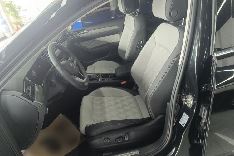 Used Volkswagen Magotan 2023 2 Million Units Limited Edition 330TSI DSG Leading Version Left Front Seat
