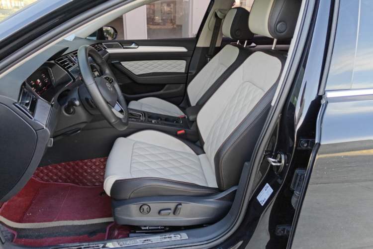 Used Volkswagen Magotan 2023 2 Million Units Commemorative Edition 330TSI DSG Luxury Version Left Front Seat