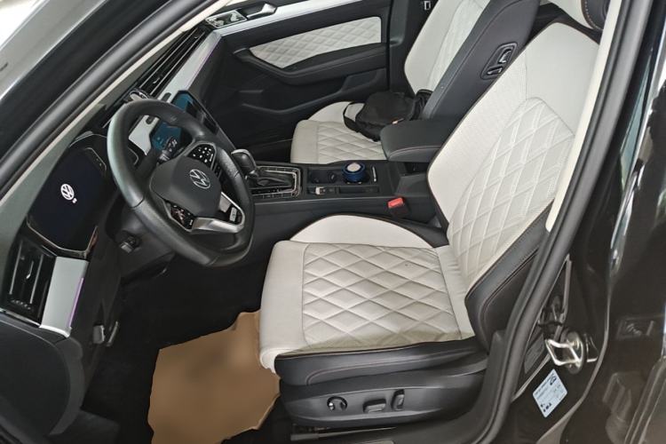 Used Volkswagen Magotan 2023 2 Million Units Commemorative Edition 330TSI DSG Luxury Version Left Front Seat