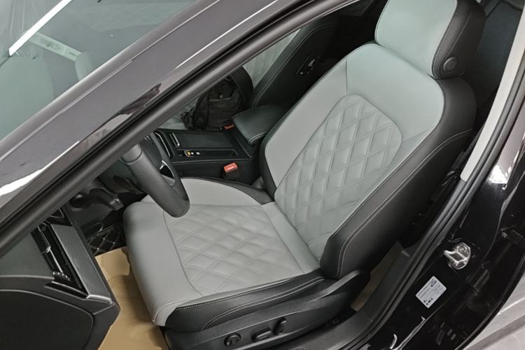 Used Volkswagen Magotan 2023 2 Million Units Limited Edition 330TSI DSG Leading Version Left Front Seat