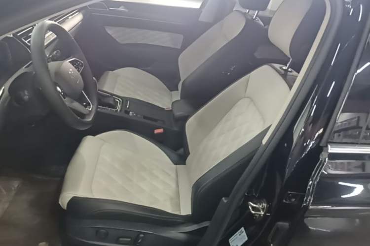 Used Volkswagen Magotan 2023 2 Million Units Limited Edition 330TSI DSG Leading Version Left Front Seat