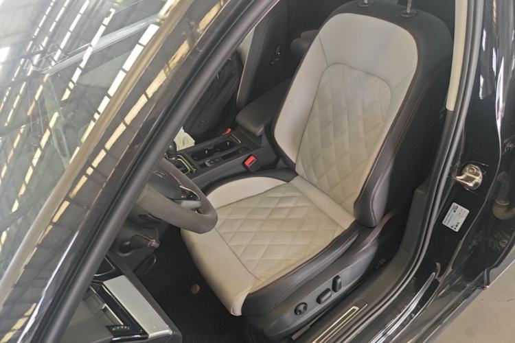 Used Volkswagen Magotan 2023 2 Million Units Limited Edition 330TSI DSG Leading Version Left Front Seat