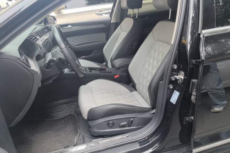 Used Volkswagen Magotan 2023 2 Million Units Limited Edition 330TSI DSG Leading Version Left Front Seat