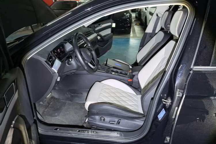 Used Volkswagen Magotan 2023 2 Million Units Commemorative Edition 330TSI DSG Luxury Version Left Front Seat