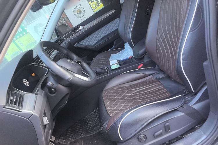 Used Volkswagen Magotan 2023 2 Million Units Limited Edition 330TSI DSG Leading Version Left Front Seat