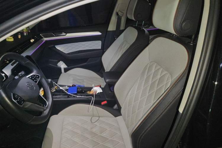 Used Volkswagen Magotan 2023 2 Million Units Commemorative Edition 330TSI DSG Luxury Version Left Front Seat