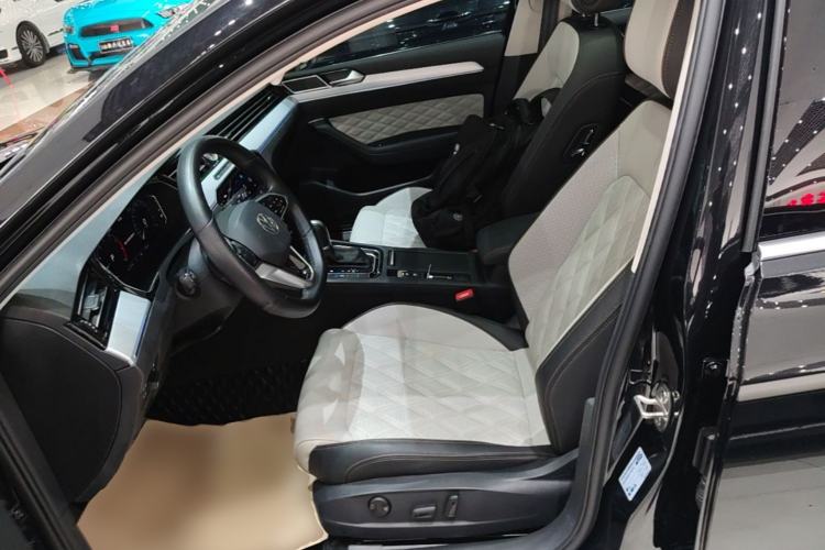 Used Volkswagen Magotan 2023 2 Million Units Commemorative Edition 330TSI DSG Luxury Version Left Front Seat