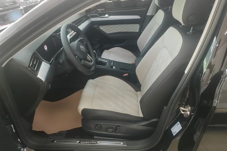 Used Volkswagen Magotan 2023 2 Million Units Commemorative Edition 330TSI DSG Luxury Version Left Front Seat