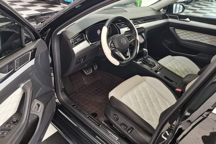 Used Volkswagen Magotan 2023 2 Million Units Commemorative Edition 330TSI DSG Luxury Version Left Front Seat