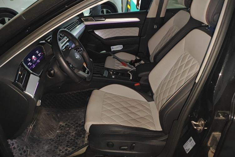 Used Volkswagen Magotan 2023 2 Million Units Commemorative Edition 330TSI DSG Luxury Version Left Front Seat
