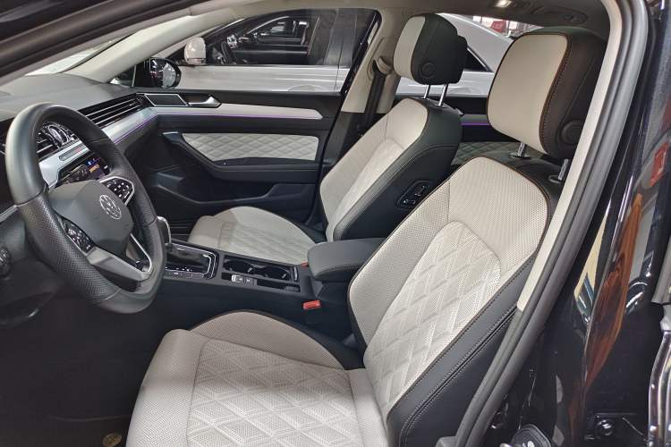 Used Volkswagen Magotan 2023 2 Million Units Commemorative Edition 330TSI DSG Luxury Version Left Front Seat