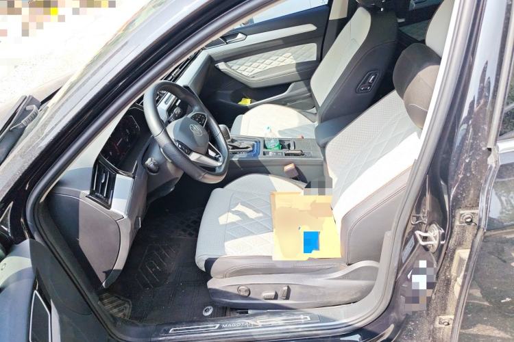 Used Volkswagen Magotan 2023 2 Million Units Commemorative Edition 330TSI DSG Luxury Version Left Front Seat