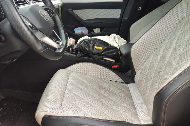 Used Volkswagen Magotan 2023 2 Million Units Commemorative Edition 330TSI DSG Luxury Version Left Front Seat